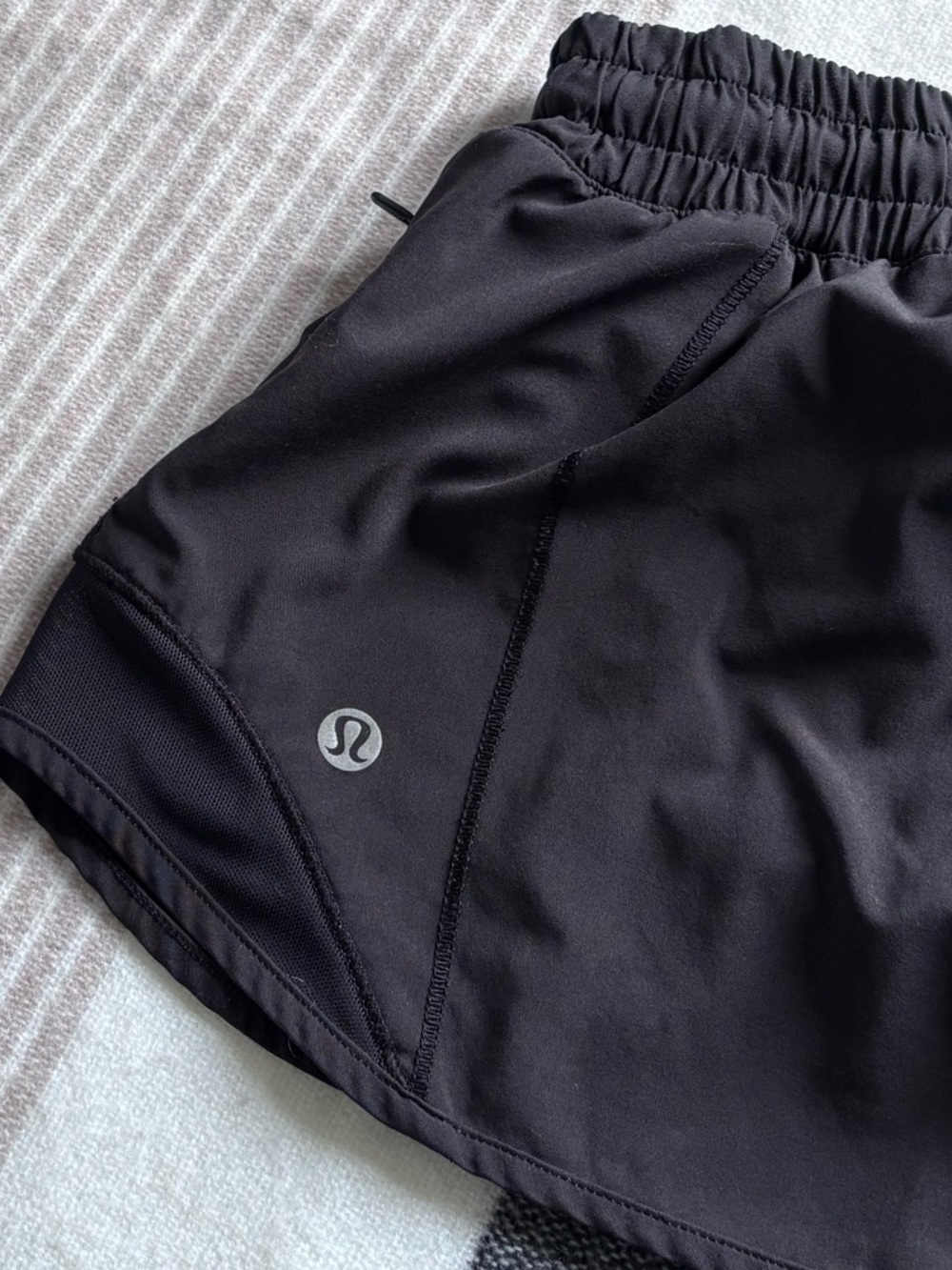 Lululemon Hotty Hot Short II 2.5" in Black - Picture 8 of 10